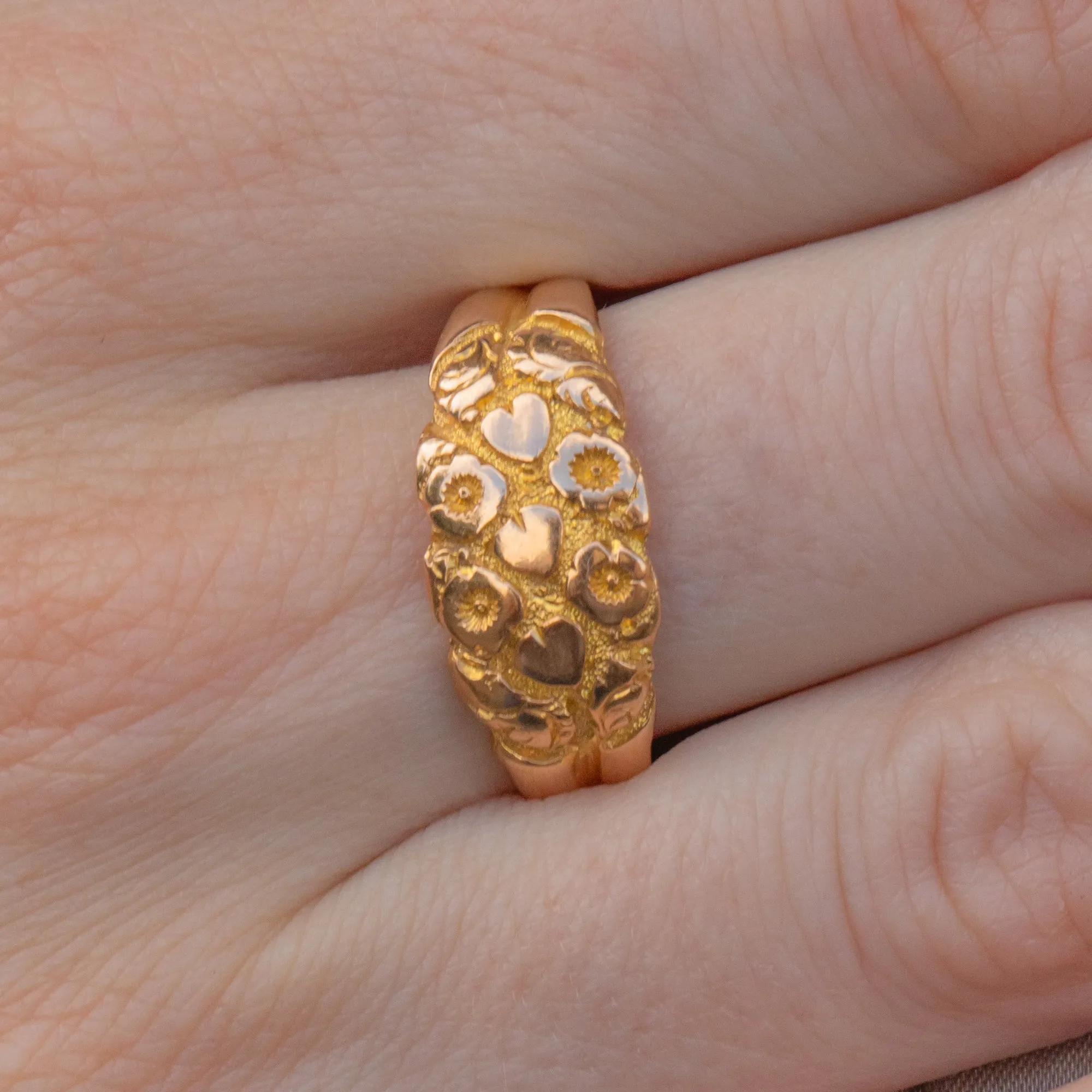 Antique 18ct Gold Engraved Floral Ring