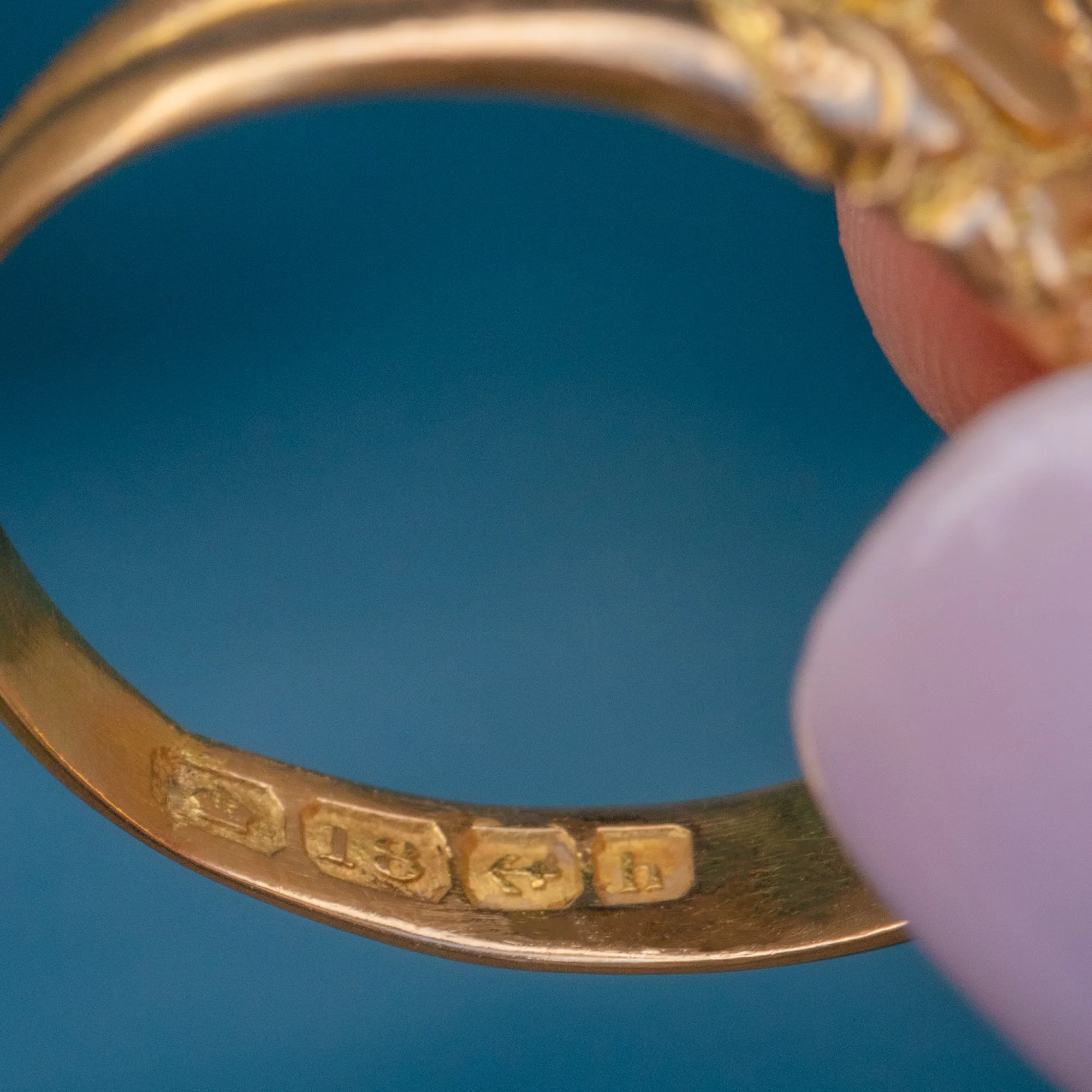 Antique 18ct Gold Engraved Floral Ring