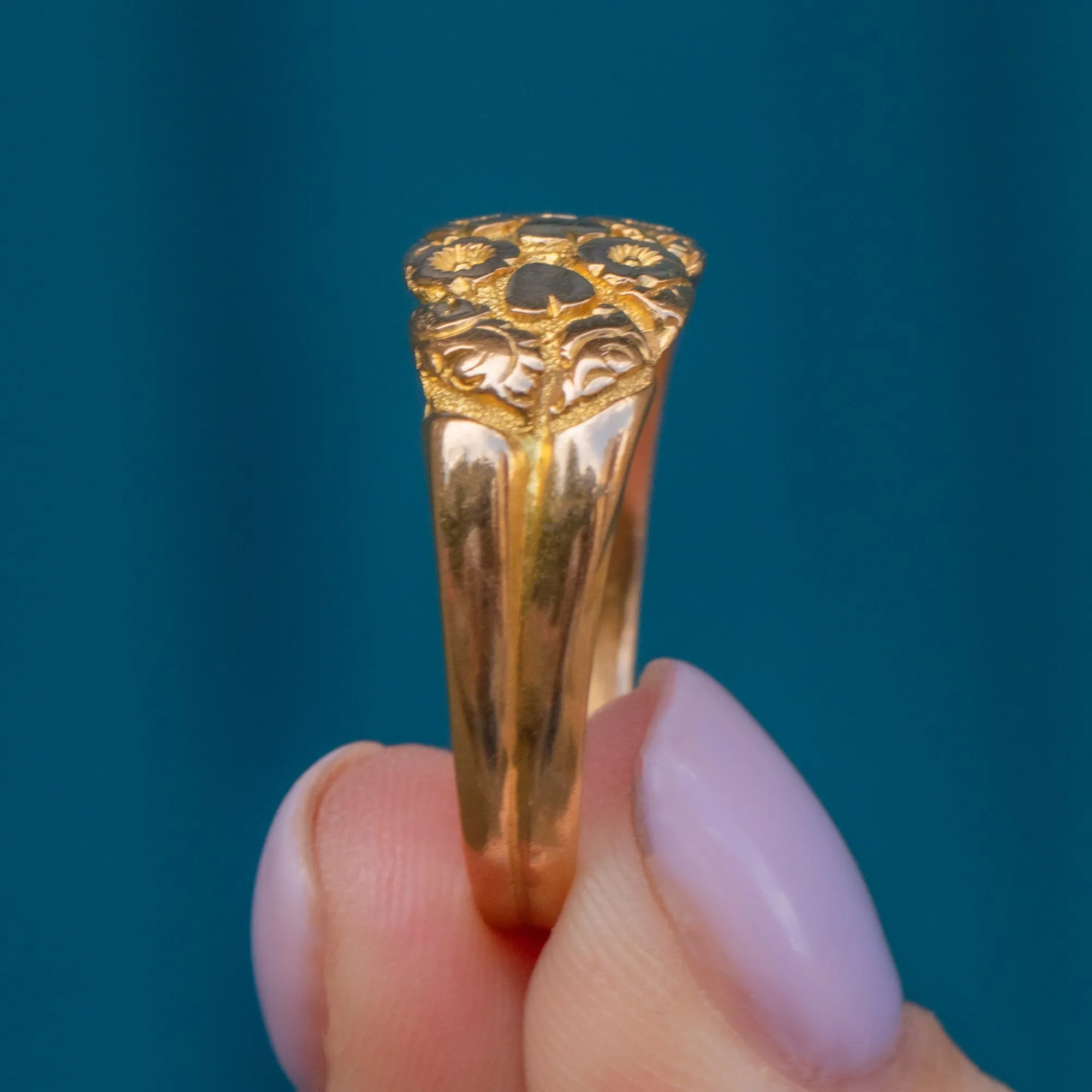Antique 18ct Gold Engraved Floral Ring