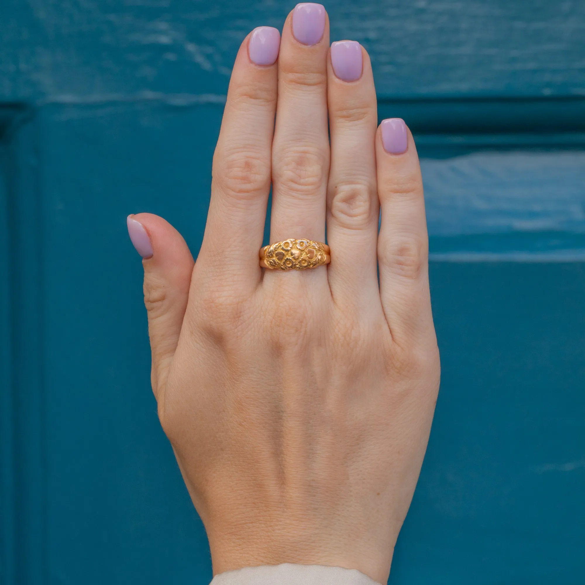 Antique 18ct Gold Engraved Floral Ring